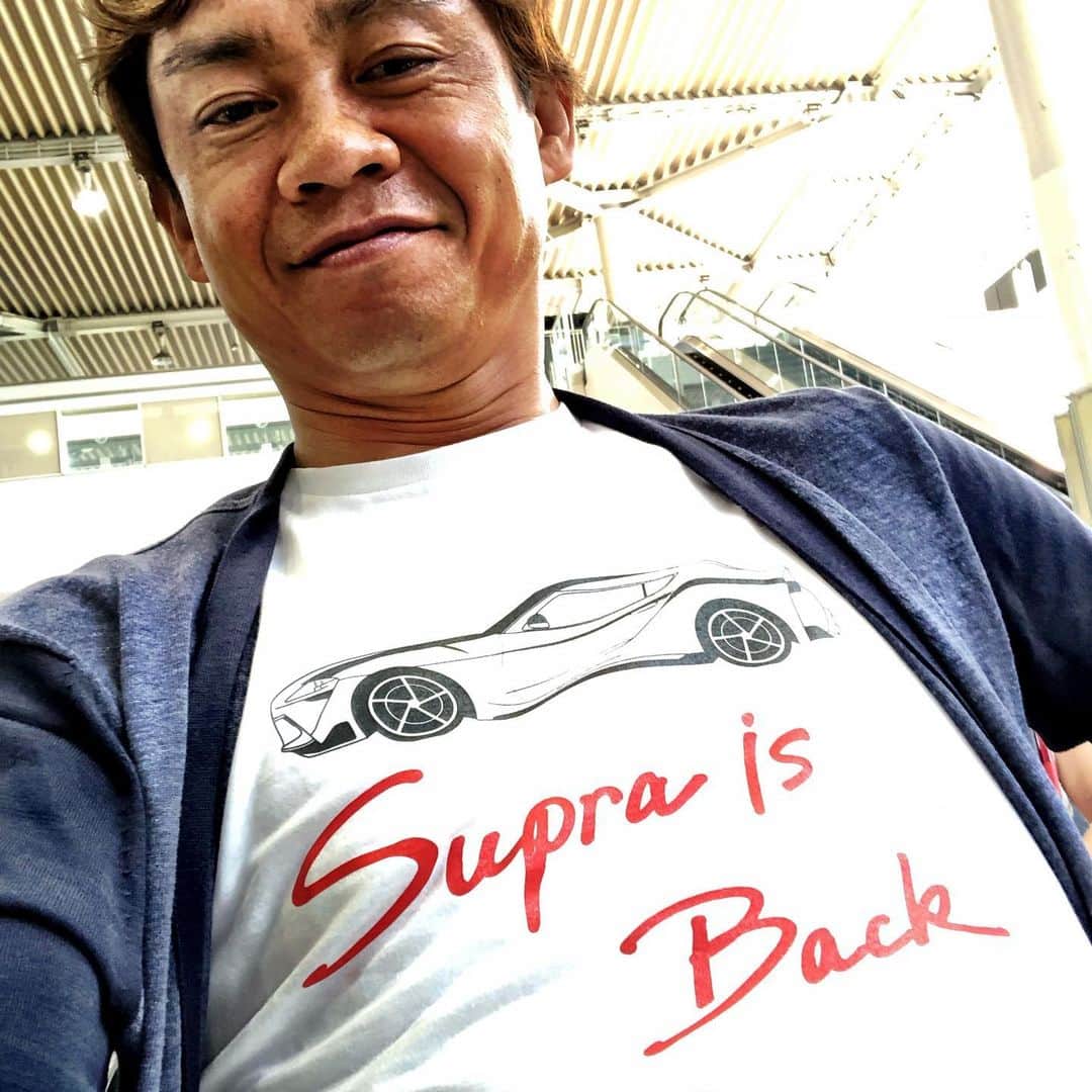 脇阪寿一さんのインスタグラム写真 - (脇阪寿一Instagram)「#supraisback #tシャツ は 我々のボスであるモリゾウさんの手書きをプリントしたものです。  欲しい方は本日より受付開始 http://shop.gazoo.com/shop/g/gA302-GR19A001-0/  #supra #スープラ」5月17日 18時43分 - juichiwakisaka