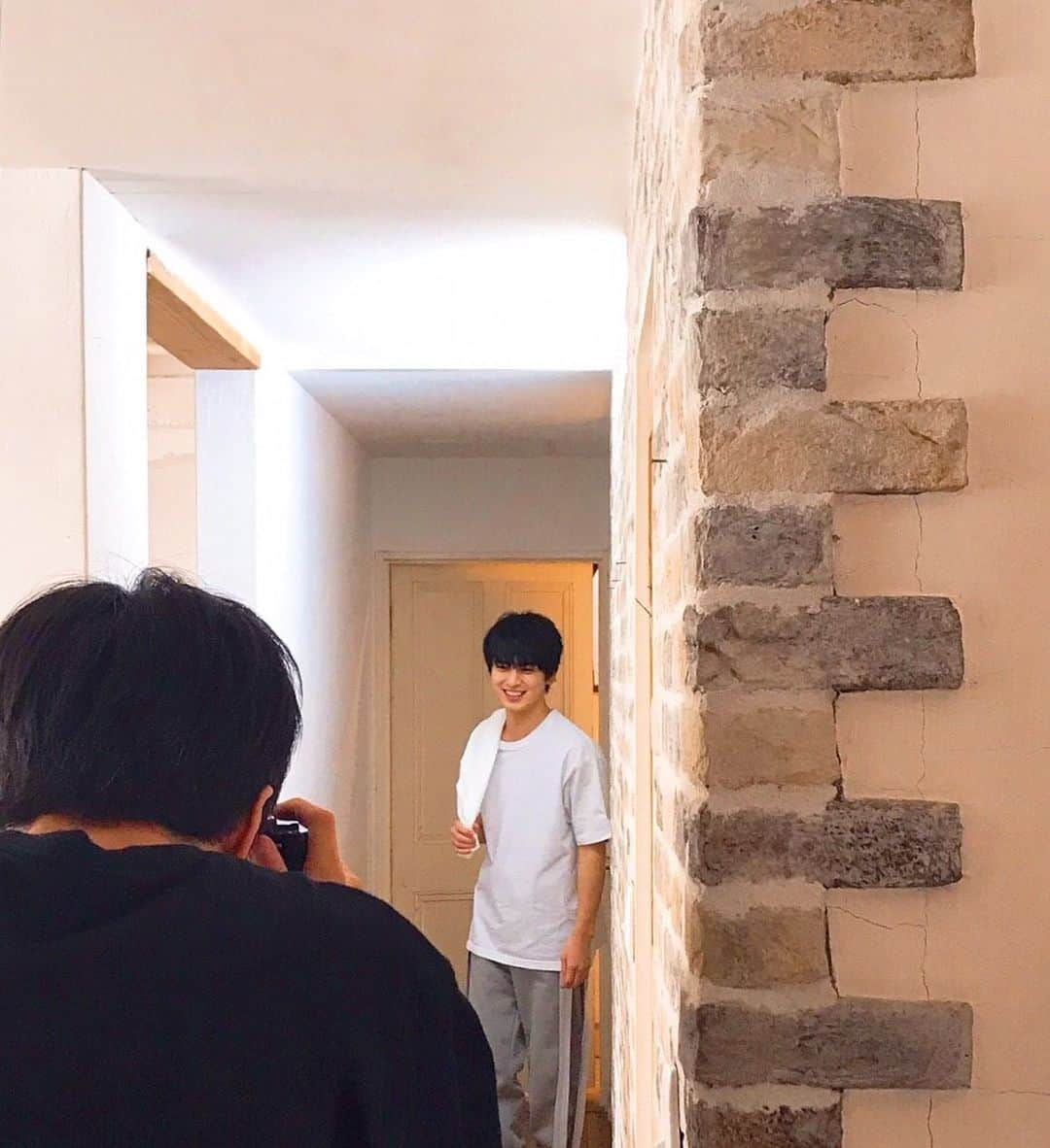 大和孔太さんのインスタグラム写真 - (大和孔太Instagram)「HiMさんのInstagramにて僕の写真と動画を載せていただいてます〜 雰囲気のあるハウススタジオで写真集気分を味わえました👏 5/30まで毎日更新されるので是非チェックしてくれたら嬉しいです！ #him #HiMfilms #morning #寝起き#早起き」5月17日 18時52分 - kohta_yamato