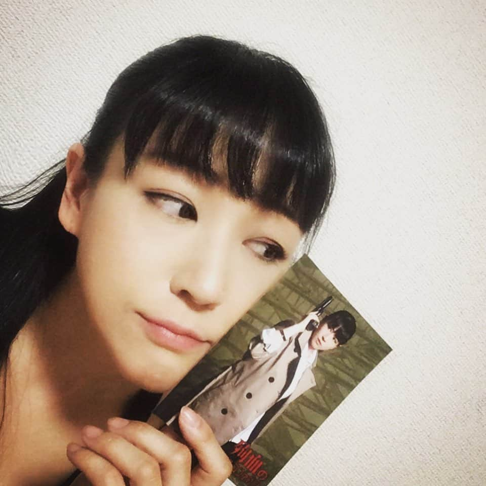 田中香子さんのインスタグラム写真 - (田中香子Instagram)「L team  2nd stage 終了！  劇場ではブロマイドも売ってるよー！ (照れくさいけど、言うね、買ってねー٩(๑❛ᴗ❛๑)۶) …現役アイドルに混ざって もはや公開処刑状態ですが… 孤独な剣崎を 観劇の記念にぜひ連れて帰ってください（笑）  #殉血のサルコファガス  #殉サル #シアターモリエール #selfieesoo #actresoo #stage #theater #play  #drama #actor #actress #舞台 #演劇 #芝居 #舞台俳優 #俳優 #女優 #舞台役者 #ブロマイド」5月17日 18時53分 - soo.yt