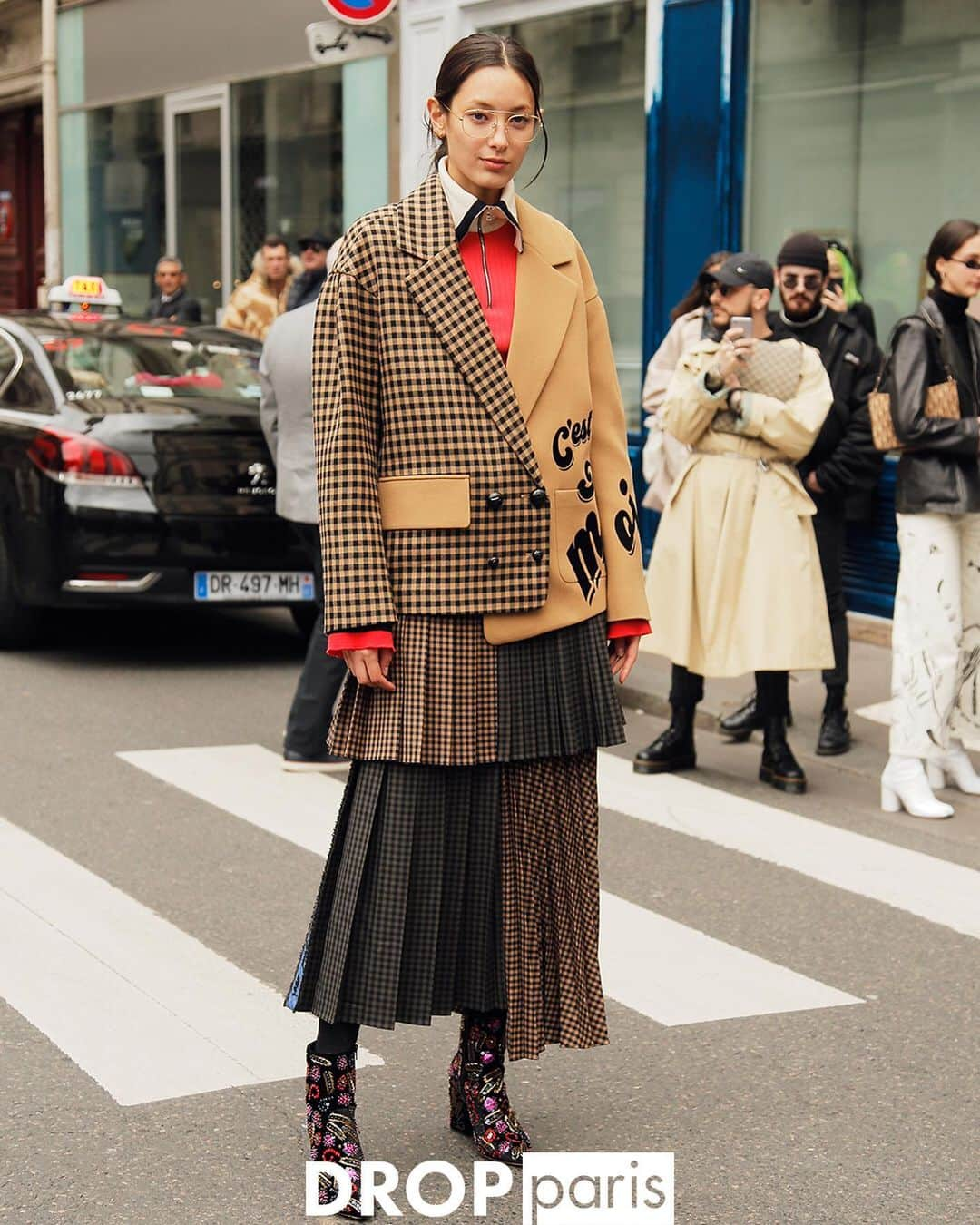 Droptokyoさんのインスタグラム写真 - (DroptokyoInstagram)「PARIS STREET STYLE #🇫🇷@drop_paris #streetstyle#droptokyo#paris#france#streetscene#streetfashion#streetwear#streetculture#tokyofashion#japanfashion#fashion#parisfashionweek#パリ#parisstreetstyle#parisfashion#pfw#ストリートファッション#pfw19 Photography: @keimons」5月17日 18時45分 - drop_tokyo