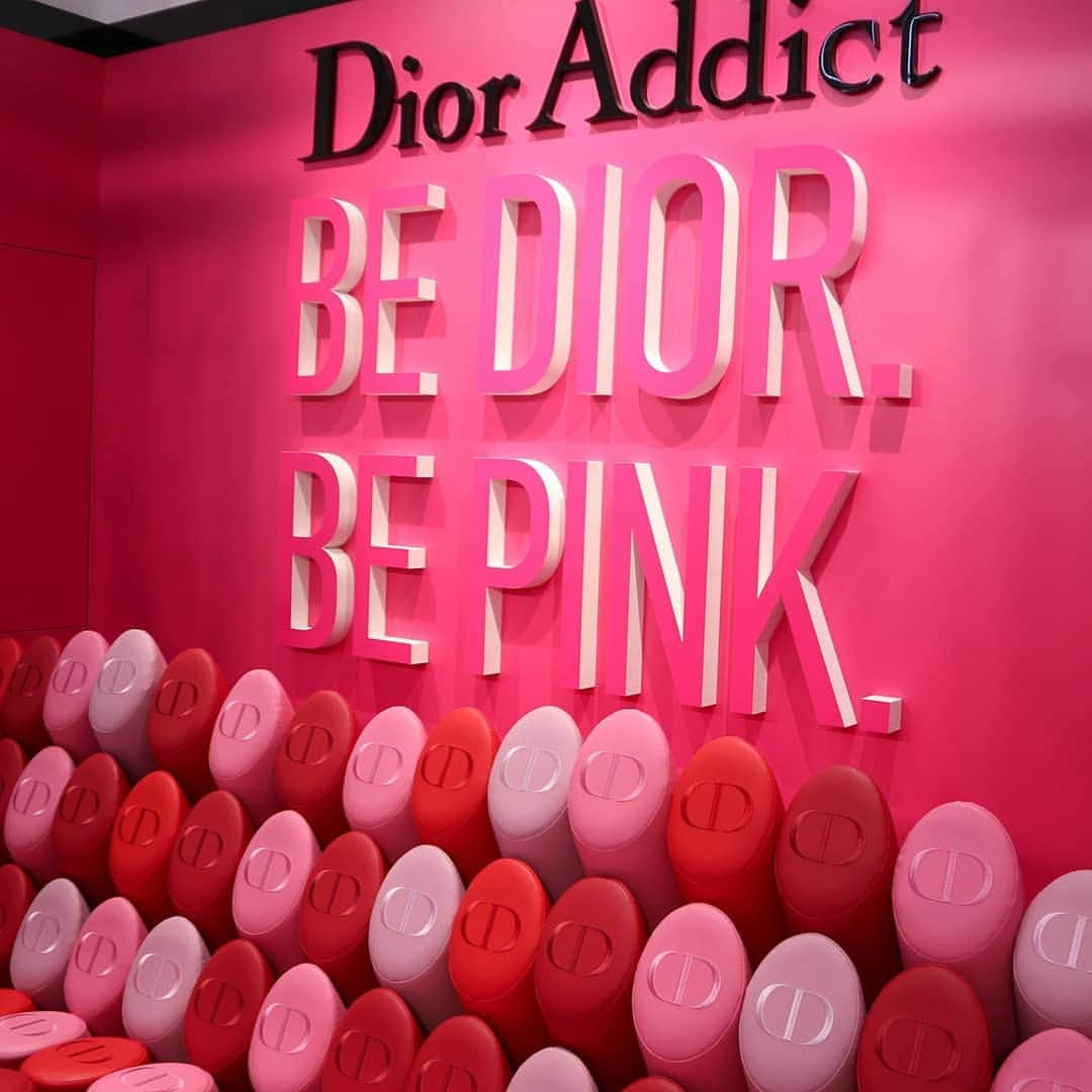 常岡珠希さんのインスタグラム写真 - (常岡珠希Instagram)「Today’s lip  #Dior ディオール アディクト ステラー シャイン 639  よ〜く見るとキャップに刻印！ 色々なブランドが揃っているから一気に見てまわれて、店舗数が少ないブランドも入っているから松屋銀座にはよくコスメを買いに行きます。 今回はサマーコスメティックフェア2019が開催されていて、Diorのイベント限定刻印サービスが行われているとのことでさっそく行ってきました！  松屋限定カラーもあってどれにしようか迷ったのですが、前々から欲しいな〜と思っていた、ステラーシャインの639を購入。このシリーズの中ではオレンジ感があるカラー。ただ、塗るとそこまでしっかりオレンジ感はでません。コーラルレッドという感じで、可愛い！これから夏にバシバシ使う！  ちなみに、この刻印サービスは5/21(火)まで行なっているそうです！  #コスメ #化粧品 #メイク #松屋銀座限定 #松屋限定 #松屋銀座 #PR #コスメティックフェア #デパコス #コスメ好きさんと繋がりたい #マツヤコスメ #matsuyaginza #cosmeticfair #リップ #ポップコーラル #ディオールアディクトステラーシャイン #新作リップ #新作 #オレンジリップ #コーラル #刻印 #刻印サービス #セルフ美容 #美容 #美意識 #美活」5月17日 18時53分 - tamaki.tsuneoka