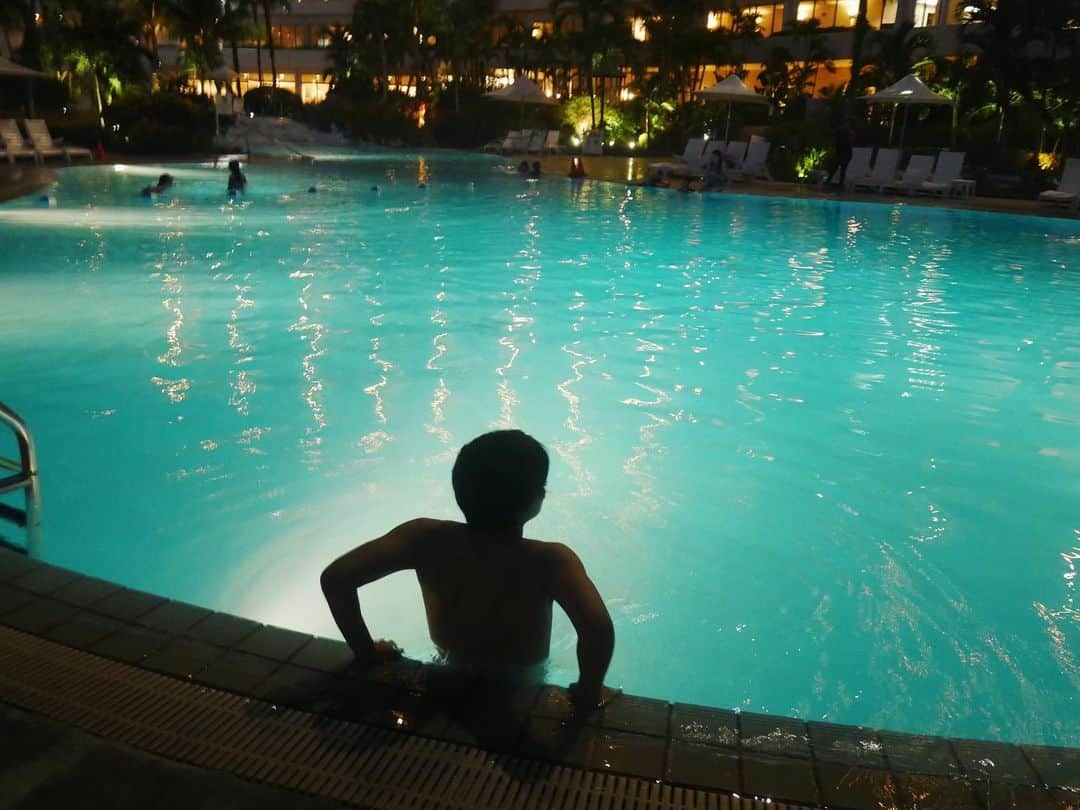 那須泰斗さんのインスタグラム写真 - (那須泰斗Instagram)「Night  pool🏊‍♂️🌴」5月17日 18時56分 - nasu__taito