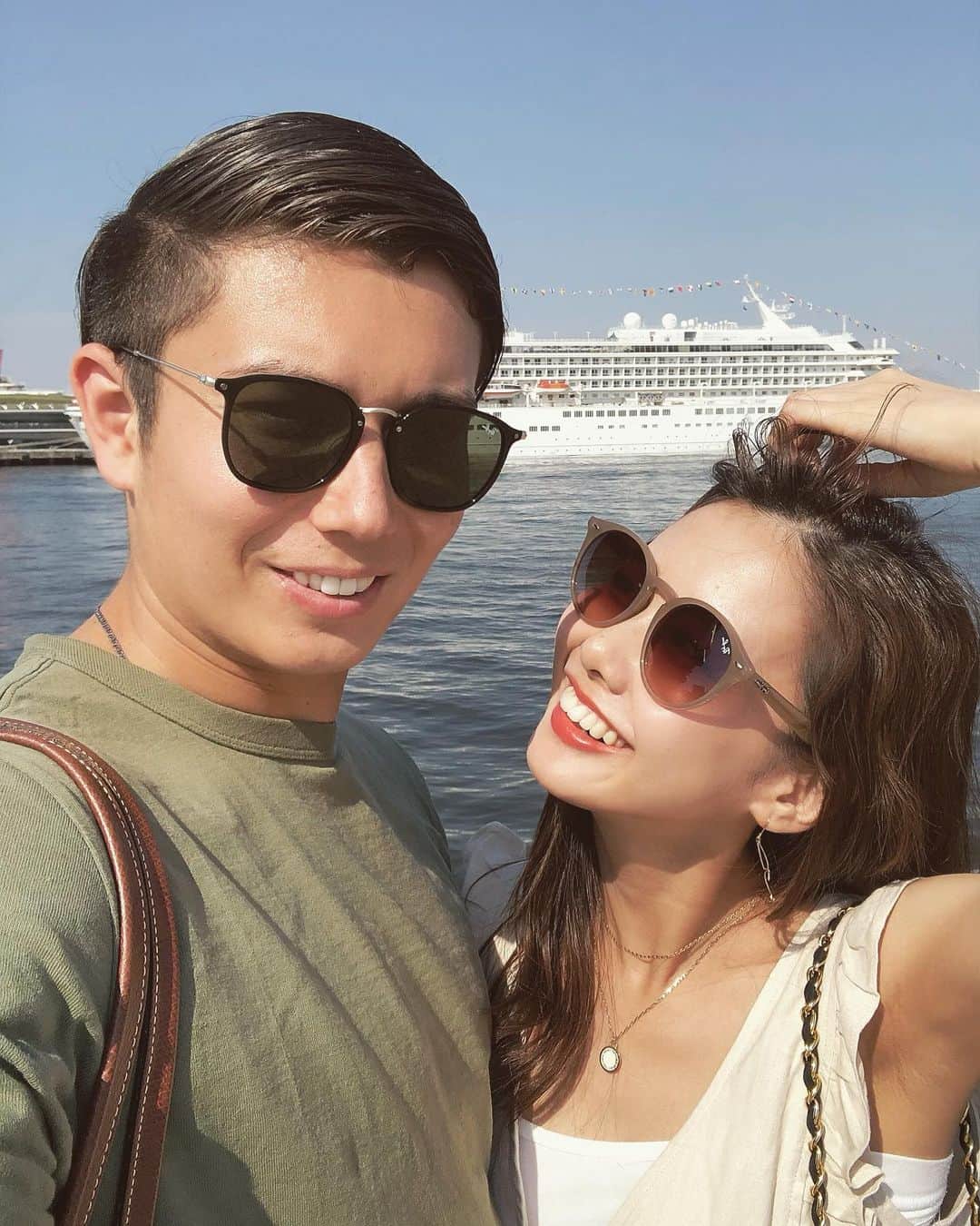 のインスタグラム：「怒涛の一週間だったなぁ。。 sean&jenと東京観光したのがものすごーく前の事のように感じる。次はいつ会えるかな？今度は案内してもらいたいなぁ🇨🇦♡笑 jakeに助けられ、支えられ、毎日毎日感謝してます。 ちゃんと都度伝えられてるかって言ったらそんなことないけど… じいちゃんの事を経て、今がある事が当たり前じゃないって改めて思う。 I will devote all my love to my loved ones as you did to me.」