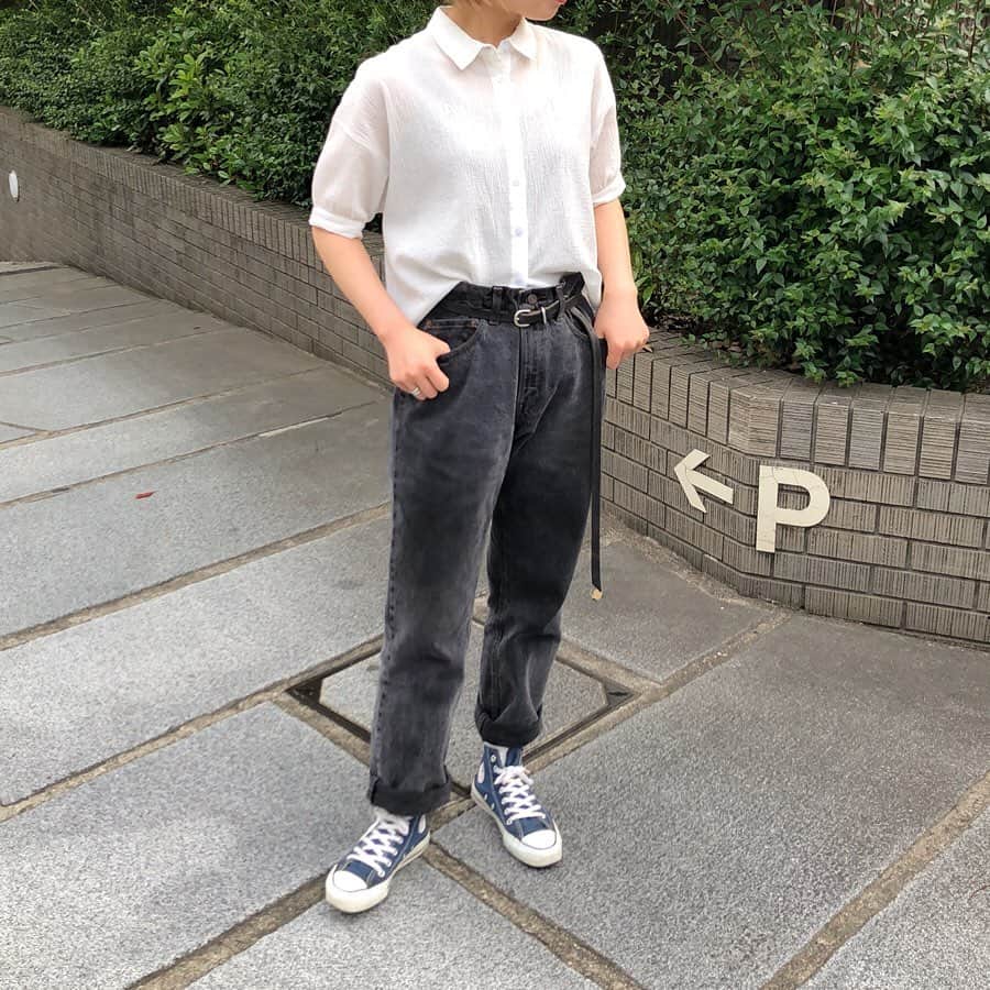 MINELALのインスタグラム：「【New Item!!】 #MINELAL 19Spring/Summer . ＊Crinkle puff sleeve shirts . 楊柳素材のパフスリーブシャツです。 . 袖のふんわりとしたシルエットで可愛らしく、 ショート丈でカジュアルに、着こなせるアイテム。 . ボトムに色物を合わせると今季流行のスタイルに！ . . MINELAL ONLINEへはプロフィールから☝️」