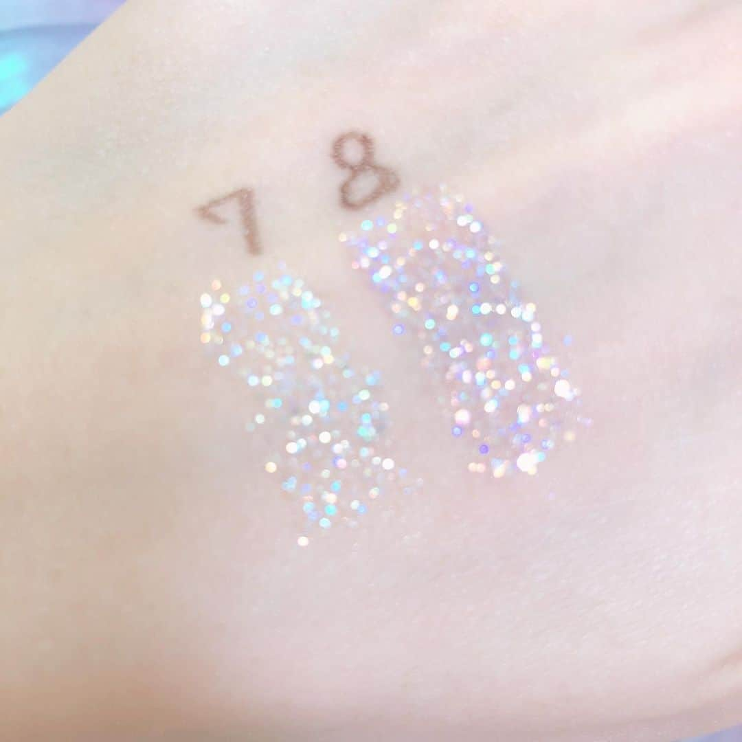 サラさんのインスタグラム写真 - (サラInstagram)「innisfree × FILA  Twinkle Glitterの8番届いたー！ 7番と比べて濃い青ラメがぎっしり💙  #innisfree #innisfreefila #fila #イニスフリー」5月17日 19時00分 - sara_parin