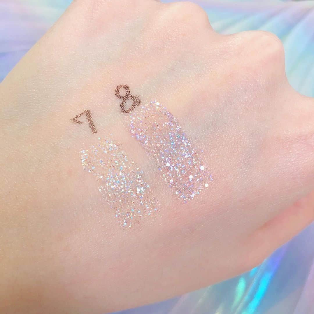 サラさんのインスタグラム写真 - (サラInstagram)「innisfree × FILA  Twinkle Glitterの8番届いたー！ 7番と比べて濃い青ラメがぎっしり💙  #innisfree #innisfreefila #fila #イニスフリー」5月17日 19時00分 - sara_parin