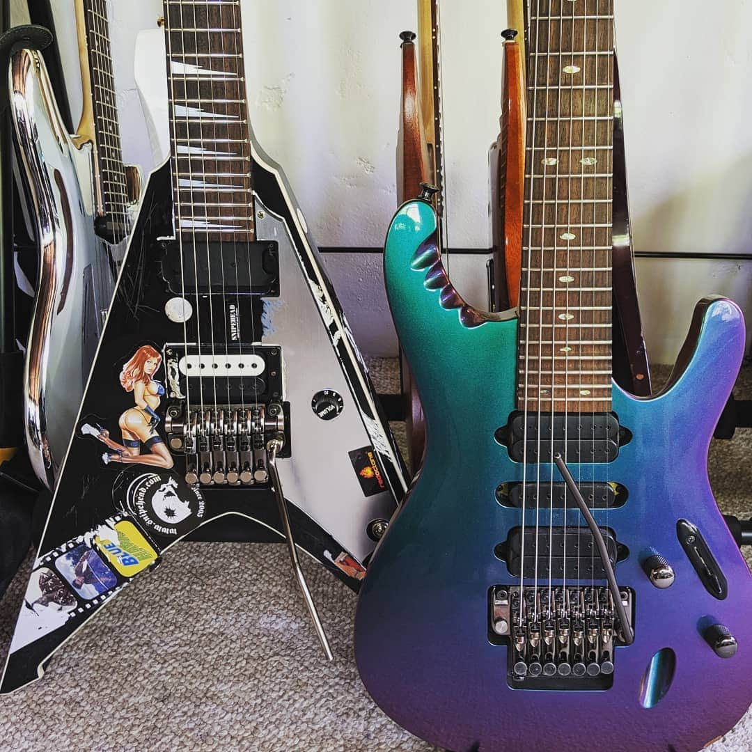 ハーマン・リさんのインスタグラム写真 - (ハーマン・リInstagram)「Custom 1-of-a-kind #Ibanez #guitar battle! #samtotman V-blade vs @hermanli EGEN 7 string! Your pick and why? . . . @dragonforcehq #dragonforce #hermanli #guitars #guitarsetup #guitarporn #guitarists #guitarsolo #guitare #guitarphotography #guitarras #shredguitar #ibanezguitars #customguitar @dimarzioinc」5月18日 5時50分 - hermanli