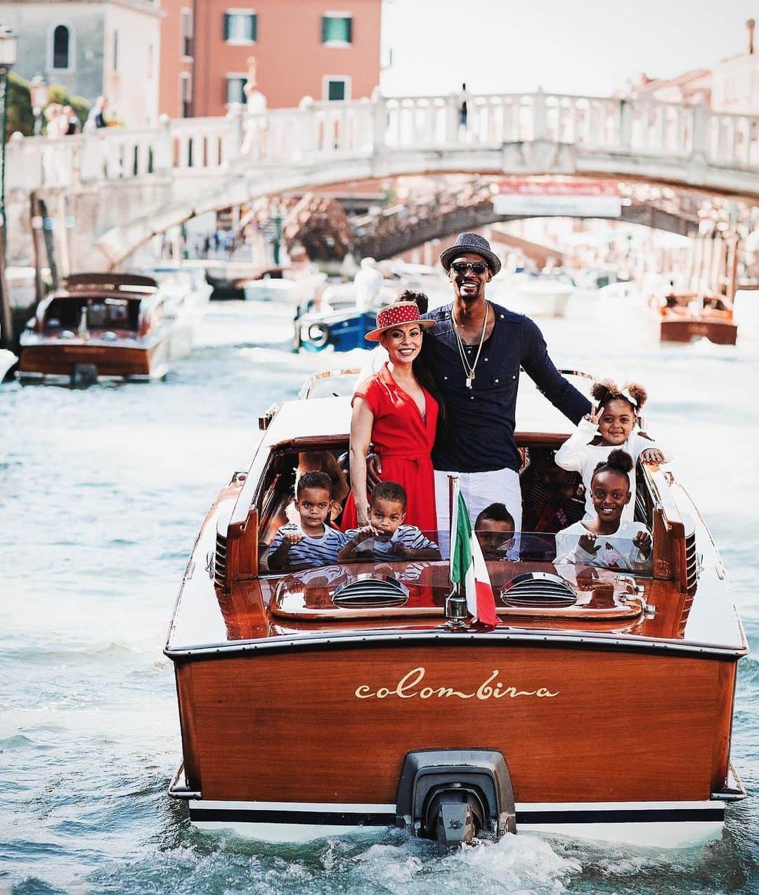 クリス・ボッシュさんのインスタグラム写真 - (クリス・ボッシュInstagram)「New feature up today on @forbestravelguide on how to travel like a boss ✌🏾drop me a comment with your favorite city, and hit that link in bio! #forbes #travelholic #BoshFamilyWorldTour #BoshFamily #Venice #Italy」5月18日 5時52分 - chrisbosh