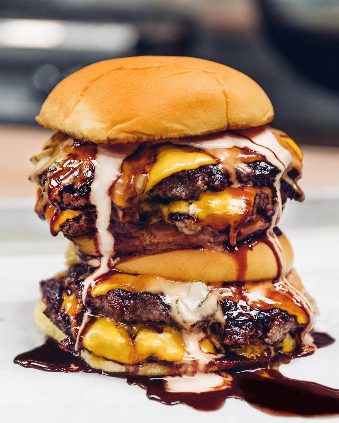 SHAKE SHACKさんのインスタグラム写真 - (SHAKE SHACKInstagram)「Weekend plans? Gettin’ sauced. 😉 Catch us at @EEEEEATSCON LA this Saturday + Sunday servin’ up the exclusive Ludo Shack (a double cheeseburger topped with bordelaise + special sauce) in collaboration with @ChefLudo’s @PetitTroisLA. 🙌 #shakeshack #eeeeeatscon」5月18日 4時25分 - shakeshack