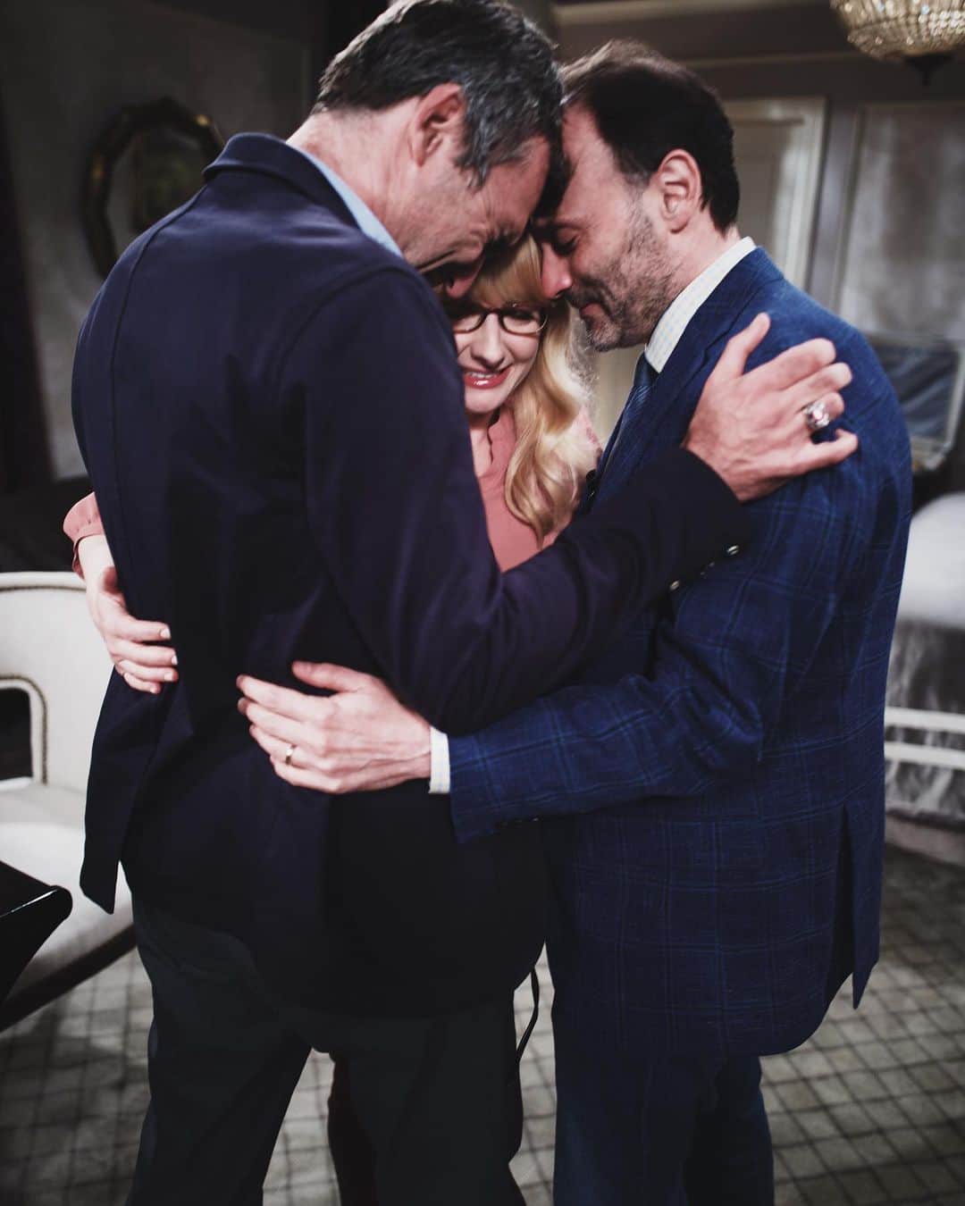 メリッサ・ラウシュのインスタグラム：「A special moment after shooting Bernadette’s final scene with these two incredible humans and genius minds @stevemolaro & @mildmanneredsteveholland I love them both more than words can say 💕 📸: @ansleyrix」