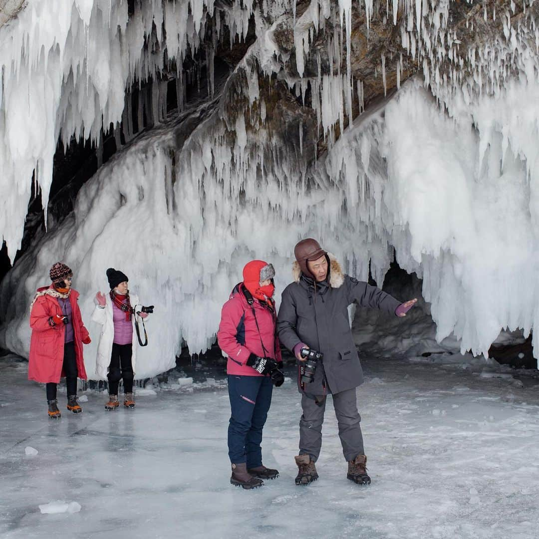 ニューヨーク・タイムズさんのインスタグラム写真 - (ニューヨーク・タイムズInstagram)「Many Russians say Lake Baikal, which holds nearly 20% of the earth’s fresh surface water, is under siege. Framed by pine forests and distant mountain peaks, the picturesque lake draws visitors in both summer and winter, when even trucks can navigate across its thick, intensely blue ice. More than 1.6 million tourists, mostly Russians, visited the region last year; the 186,200 Chinese were the largest foreign group. While residents of Listvyanka, an old resort town on the lake, worry about the influx of tourism, they see in the flood of visitors the best hope they have for new jobs and economic development in an impoverished region. @emileducke shot these photos. Visit the link in our profile to read more from @nytmacfarquhar.」5月18日 4時51分 - nytimes