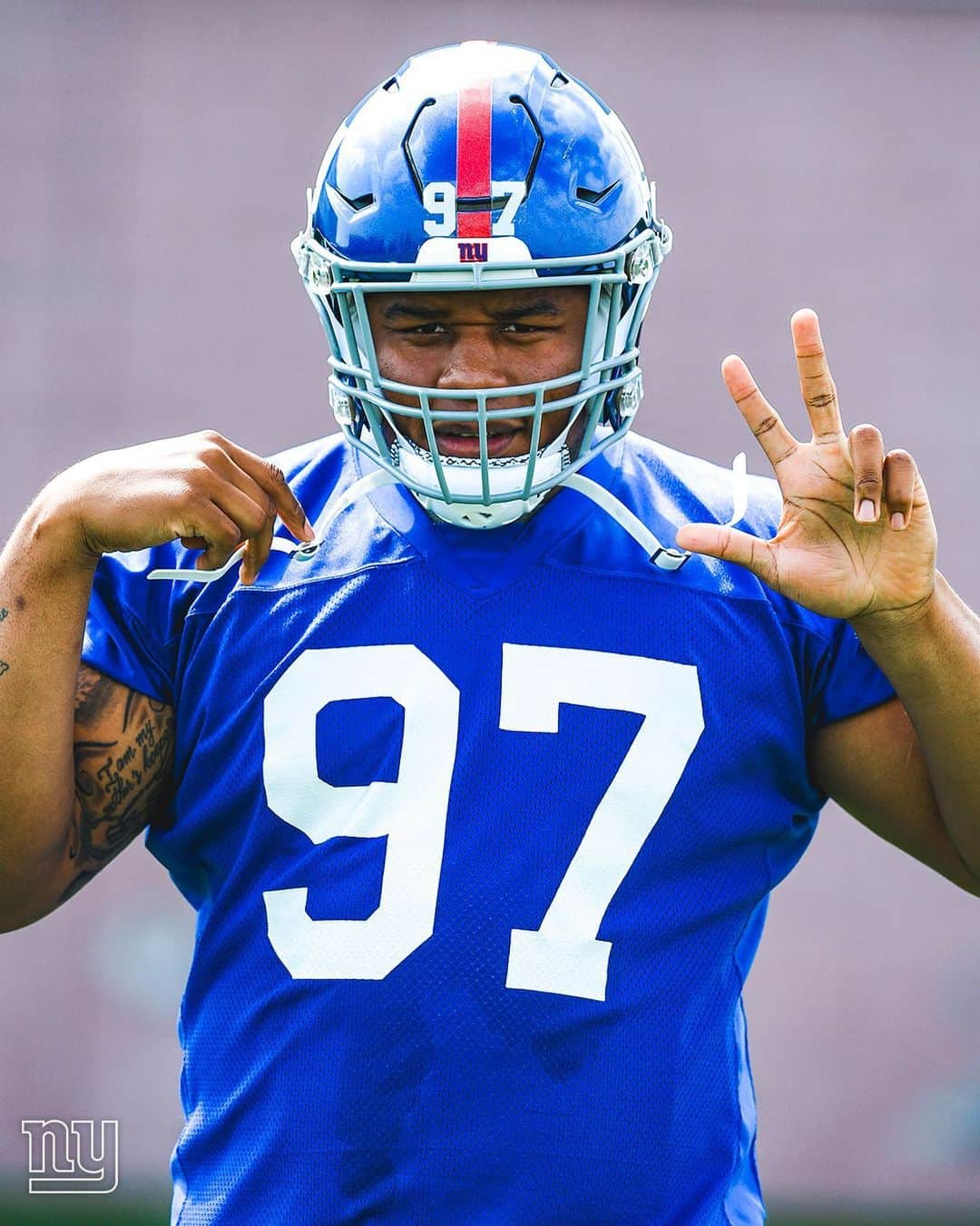 New York Giantsさんのインスタグラム写真 - (New York GiantsInstagram)「3 days until OTAs. Who are you most excited to see? Drop it below ⤵️」5月18日 5時05分 - nygiants