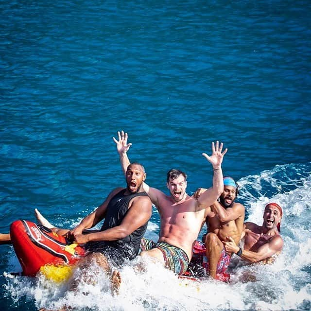 FIBAさんのインスタグラム写真 - (FIBAInstagram)「After the banana boat, here comes the hot dog boat... 🇫🇷🇧🇷🇦🇺🇦🇷 #FIBAnanaBoat」5月18日 5時09分 - fiba