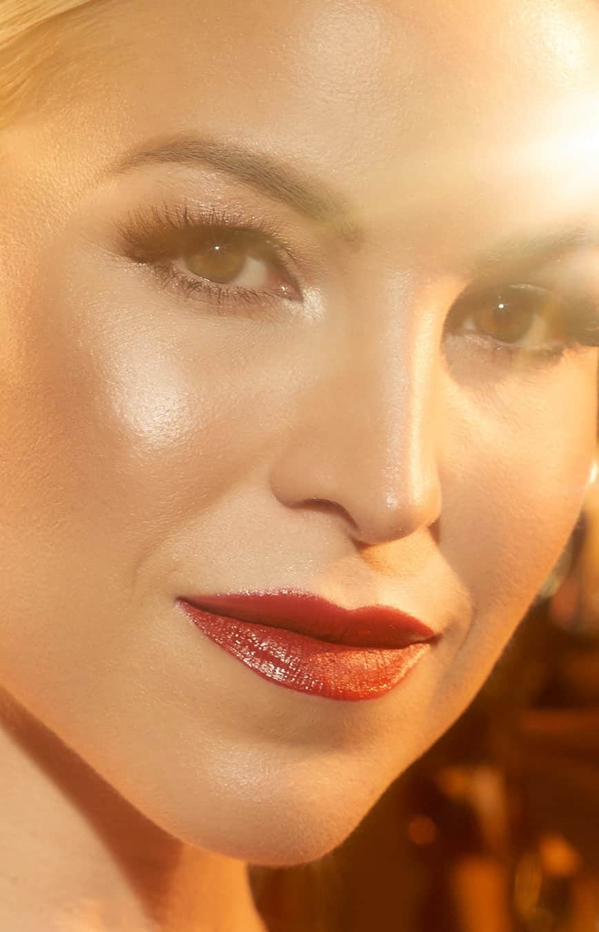 のインスタグラム：「Get ready for a sultry night out with @andybenavidesm. Watch the full IGTV to see how makeup artist @rafamakeupartistmty created this glamorous and timeless look using Luxe Liquid Lip Velvet Matte in Starlet Scarlet.」