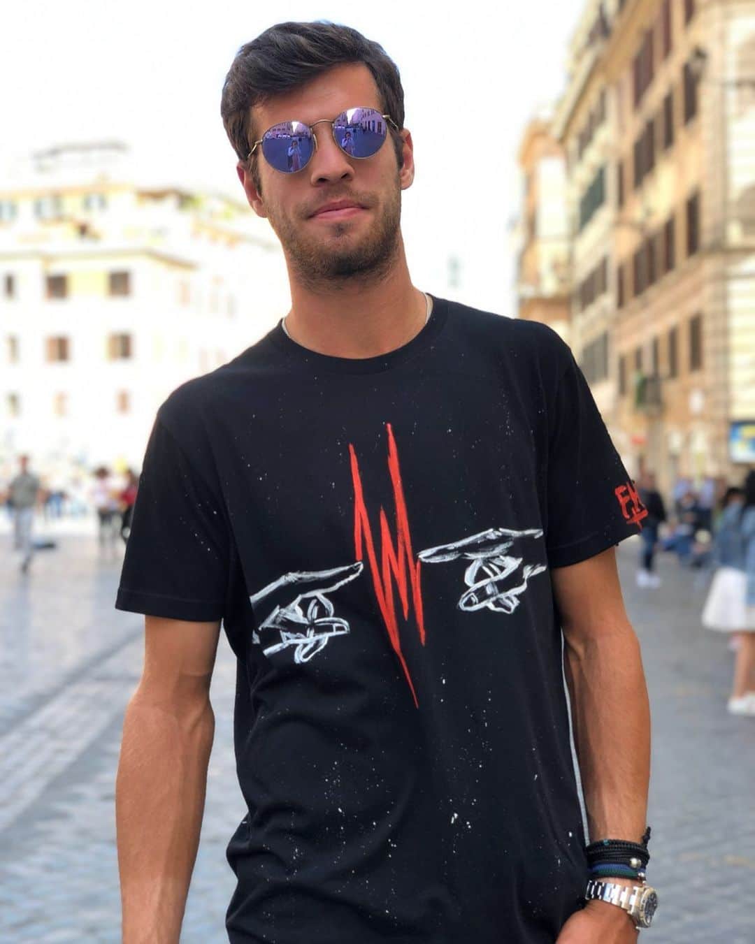 カレン・ハチャノフのインスタグラム：「Exploring the streets of beautiful Rome on my first day off in weeks🇮🇹☀️🙌🏻☕️  //  Гуляю по Риму в свой первый выходной за долгое время!🇮🇹☀️🙌🏻☕️ #Dayoff #Italy」