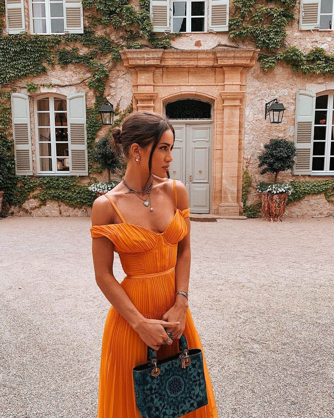 Camila Coelhoさんのインスタグラム写真 - (Camila CoelhoInstagram)「🍊Shades of orange has always been my favorite color! it brings me some type of #JOY! What’s your go-to color ?! #ootd ——— Laranja sempre foi minha cor favorita! Me traz uma certa alegria🍊😊 Qual a sua cor? #lookdodia」5月18日 5時38分 - camilacoelho