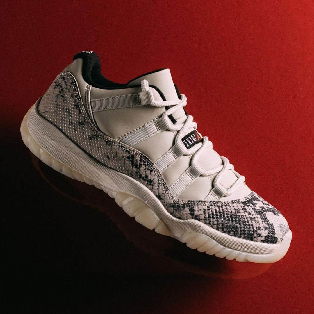 Sneaker Newsさんのインスタグラム写真 - (Sneaker NewsInstagram)「The Air Jordan 11 Low LE “Snakeskin” officially hits stores on 5/18. If you’re looking to pick these up, tap the link in our bio for a full store list.」5月18日 5時44分 - sneakernews