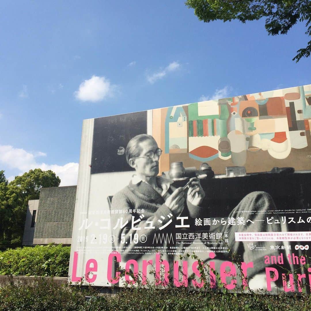 のインスタグラム：「今日は晴天の上野でコルビュジエ展。コルビュジエの建築の中で見るコルビュジエの歴史。建築家というより、あの時代のパリのキュビストとして生き生きと、いや、イケイケと、猛烈に仕事した姿が見える様でした。」