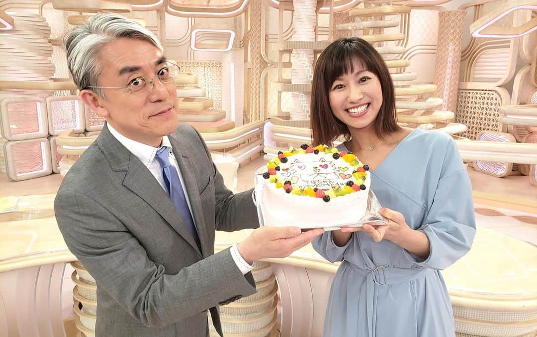 フジテレビ「プライムニュース イブニング」さんのインスタグラム写真 - (フジテレビ「プライムニュース イブニング」Instagram)「明日は酒井さんのお誕生日ということで、﻿ 今日の放送後、ケーキのサプライズでお祝いをしました！﻿ ﻿ #酒井さんお誕生日 @sakaichikaaaa #LiveNews_it #フジテレビ @ayako_kato.official  @ebioffi @yoko.ozawa729」5月17日 21時12分 - livenews_it