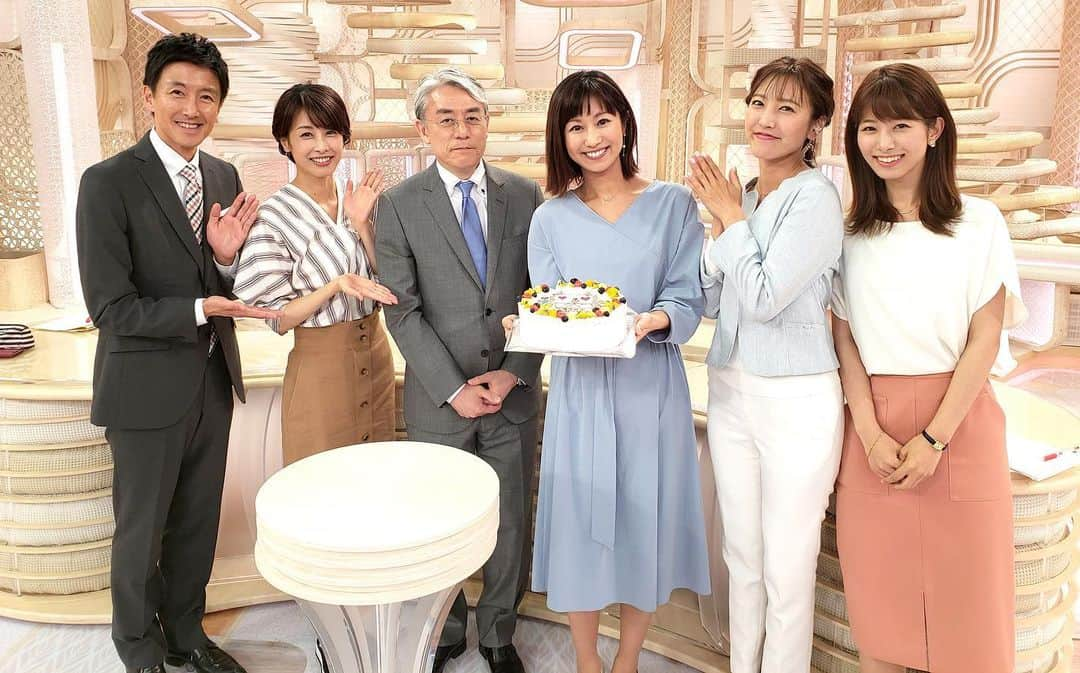 フジテレビ「プライムニュース イブニング」さんのインスタグラム写真 - (フジテレビ「プライムニュース イブニング」Instagram)「明日は酒井さんのお誕生日ということで、﻿ 今日の放送後、ケーキのサプライズでお祝いをしました！﻿ ﻿ #酒井さんお誕生日 @sakaichikaaaa #LiveNews_it #フジテレビ @ayako_kato.official  @ebioffi @yoko.ozawa729」5月17日 21時12分 - livenews_it