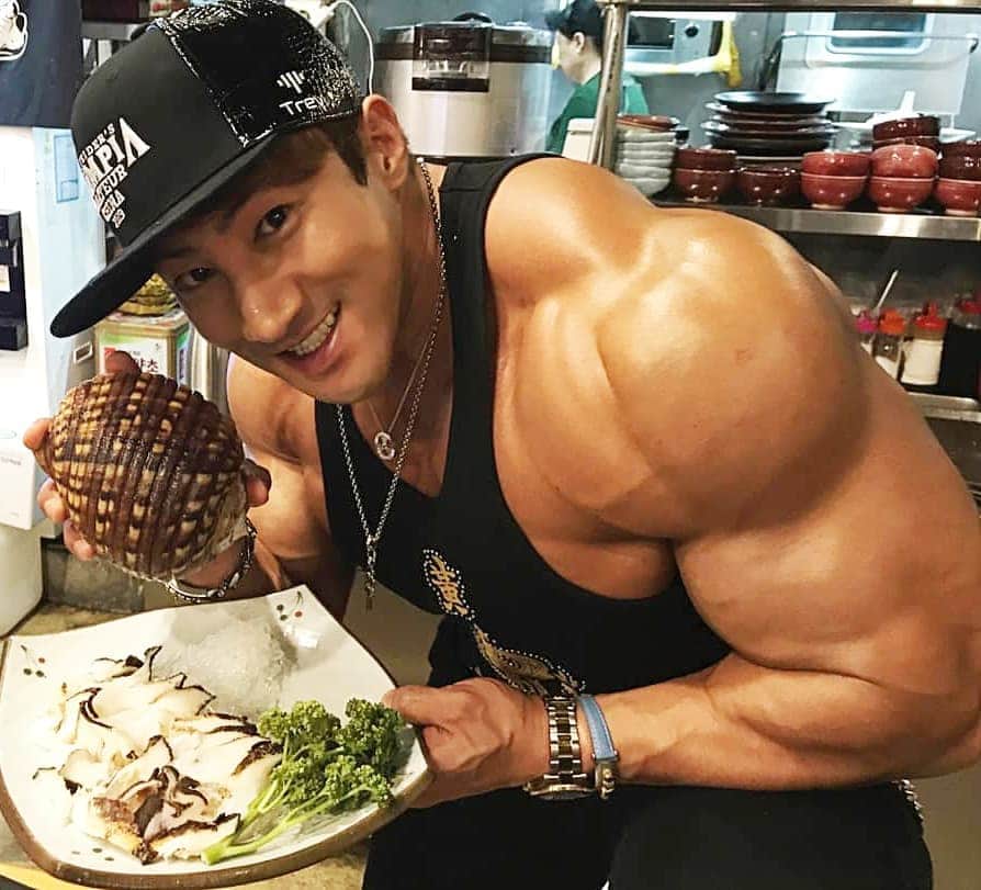 CHUL SOONさんのインスタグラム写真 - (CHUL SOONInstagram)「What is this meal? . . .  Huge training Program available at chulsoon.com  Follow the Facebook page to see work outs.  Facebook.com/chulsoonofficial @chul_soon @chulsoon_official  ______________________________ #Musclemania Pro #teamchuls makeup #traps #bodybuilding #physique #gym #fitness #chulsoon #korean #fitnessmodel  #aesthetic #aesthetics #wbff #ifbb #chulsoon2020 #motivation  #fitfam #mealprep #다이어트 #식단」5月17日 21時07分 - chul_soon