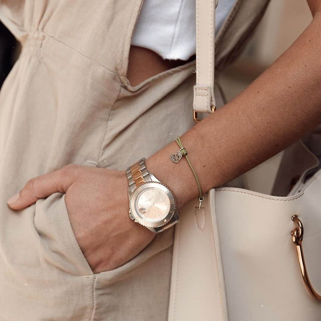 アイスウォッチさんのインスタグラム写真 - (アイスウォッチInstagram)「Chic and elegant, this silver stainless steel watch will provide a unique style to your everyday casual outfits ✌🏼(📸 @silviaboschmunoz ) #icewatch #changeyoucan #icesteel #girl #women #watch #sunset #style #fashion #casual #outfit #ootd」5月17日 21時09分 - icewatch