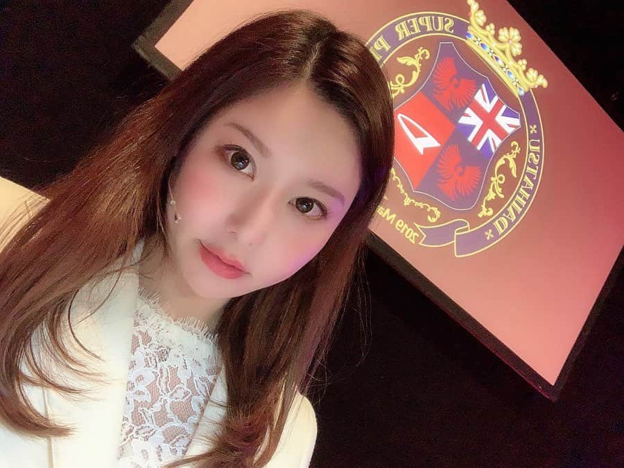 利咲のインスタグラム：「‪今日ついに本番。500人程の来客者に100人以上ものロンドン現地スタッフがいて、会場がアレクサンドラパレスという宮殿っていう…👸🏰‬ ‪ここでMCするのか〜とドキドキです🎤‬ ‪ちなみに中の写真は会場じゃなくて控え室です。ひっろい‬。 現地のダンサー、アクターと共にリハーサル。 最後のが会場です。綺麗✨ . . . #London #ロンドン #mc #司会 #アレクサンドラパレス #ArexandraPalace」