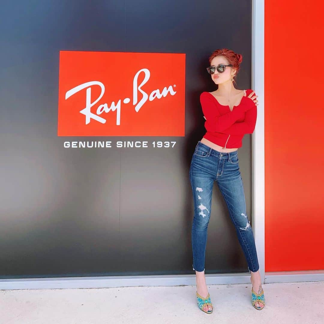 五月千和加さんのインスタグラム写真 - (五月千和加Instagram)「. @rayban  のサングラスはいくつももってしまう🕶 . #rayban #sunglasses #jeans #guess #abercrombie #abercrombieandfitch #fashion #summer #redhair #hairstyle #haircolor #レイバン #サングラス #アバクロ #diana #aladdin #ミュール #アラジン #ダイアナ #japanese #japanesedancer #dancer #日本舞踊 #日本舞踊家」5月17日 21時18分 - satsuki_senwaka