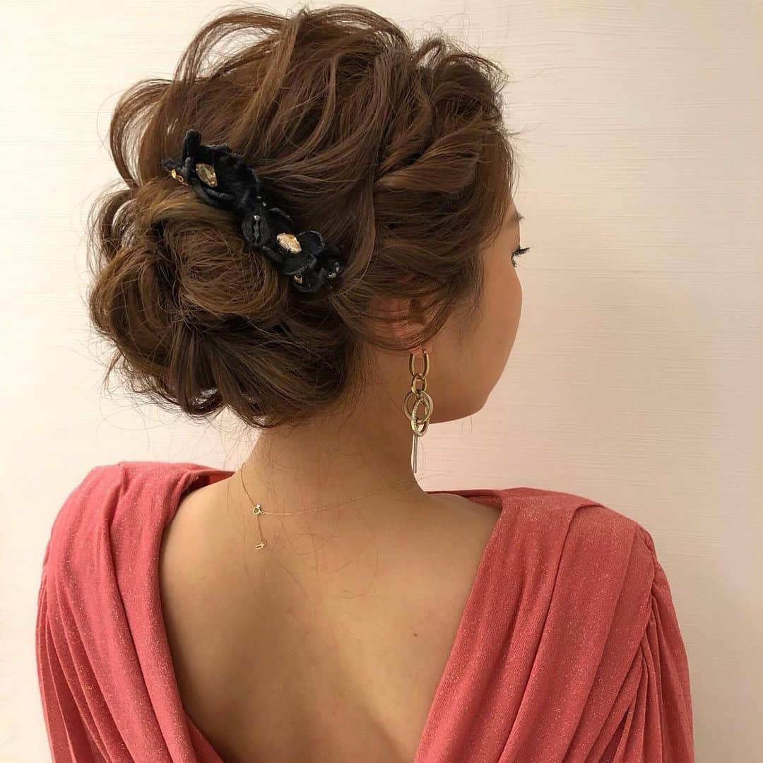 Tomoyo Kitamuraさんのインスタグラム写真 - (Tomoyo KitamuraInstagram)「先日のお客様。 外国人風ルーズアップ。  #ヘアメイク #ヘアセット #ヘアアレンジ #ヘアスタイル #銀座#美容師 #ウェディング#ウェディングヘア #ブライダル#ブライダルヘア #結婚式#プレ花嫁#花嫁#前撮り#着物#浴衣 #シニヨン#ダウン#ダウンスタイル#編み込み#ヘアメイクリハーサル #bride#bridehair#bridal#updo#upstyle」5月17日 21時22分 - tmy_o3.pugmi