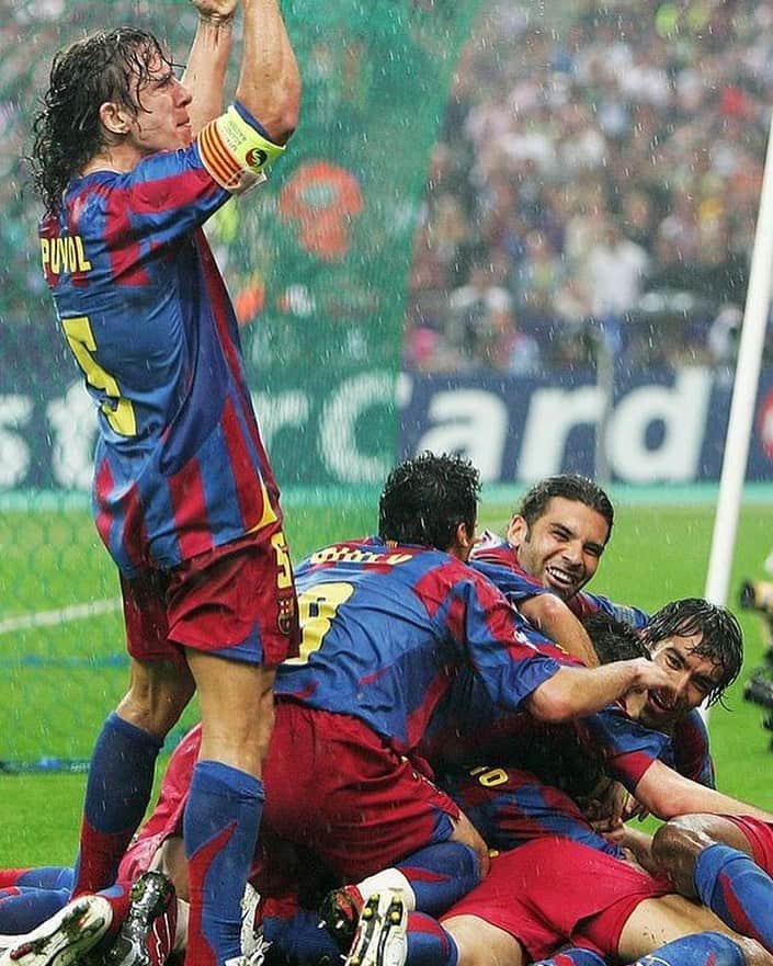 カルレス・プジョルのインスタグラム：「Uno de los días más felices de mi vida. ¿Sabéis qué partido es? @fcbarcelona」