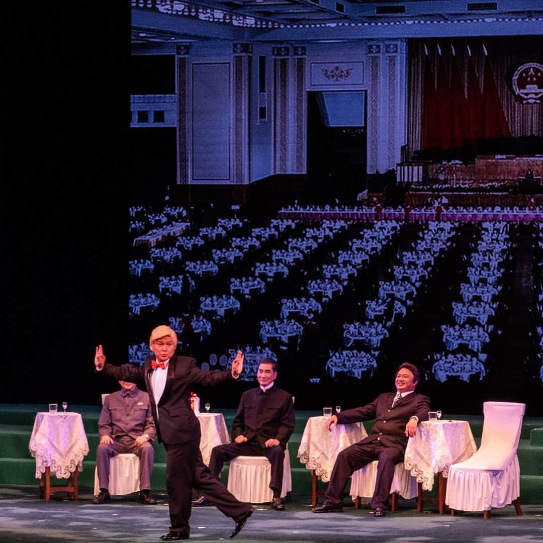 ニューヨーク・タイムズさんのインスタグラム写真 - (ニューヨーク・タイムズInstagram)「This Cantonese opera about President Trump and China includes an extraterrestrial spacecraft, the ghost of Abraham Lincoln and a scheming Kim Jong-un. “It’s crazy,” said the librettist, Li Kui-ming. The 3-and-a-half-hour opera, “Trump on Show,” sold out last month during a 4-day run. That provided a boost for the Sunbeam Theater, Hong Kong’s last commercial Cantonese opera venue. Another run is planned for next year, and Kui-ming dreams of a performance in the White House. “One day I want to show the opera to the real Donald Trump and make him laugh,” he said. @lamyikfei shot this photo. Visit the link in our profile to read more.」5月17日 21時35分 - nytimes