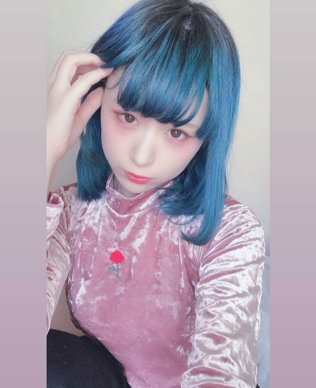 モニ子さんのインスタグラム写真 - (モニ子Instagram)「だいぶ前の自撮り #bluehair #blue」5月17日 21時35分 - monico_cos