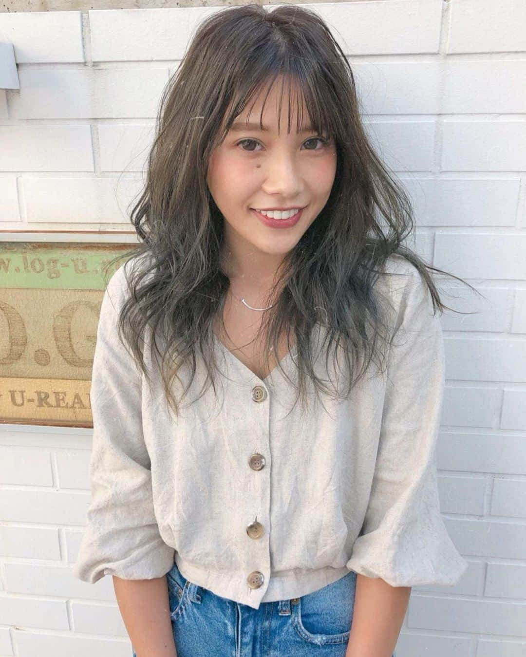 馬詰まほさんのインスタグラム写真 - (馬詰まほInstagram)「new hair👩🏽🌴 . @log_kenjikarasawa  @logbyurealm Thanks!!!🌼🧡🧡 . 久々のけんくんやったけど 相変わらずでした🥰 やはり彼 は"god hand" です✌︎最高すぎ✌︎ . 三枚目は加工無しの動画ダヨ🎥 #logbyurealm」5月17日 21時47分 - mahorin.1993