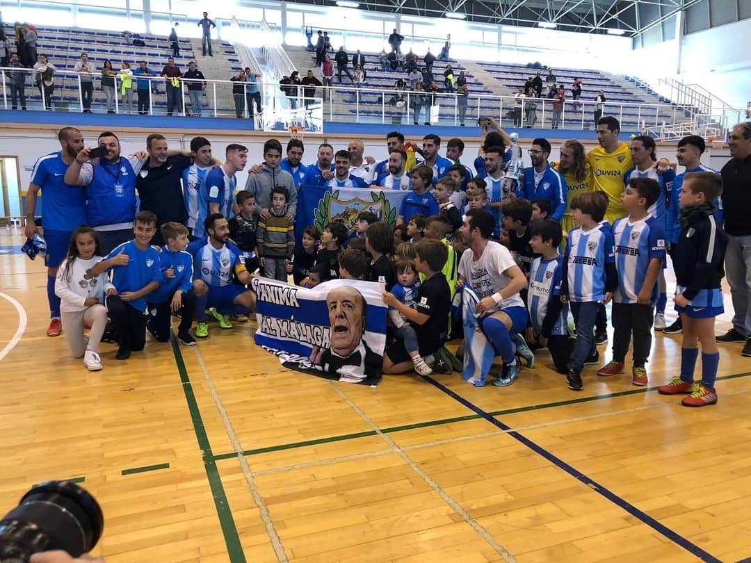 マラガCFさんのインスタグラム写真 - (マラガCFInstagram)「¡El @malagac.f.futsal quiere seguir haciendo historia! 🙌 . ⚽️ Partido de ida de #Playoffs de ascenso a 3ª División ⚽️ . 🏟️ Pabellón Rubén Ruzafa (R. de la Victoria) 📅 Sábado 18/5 ⌚️18:00 H 🆚 #UDMonachil」5月17日 21時39分 - malagacf