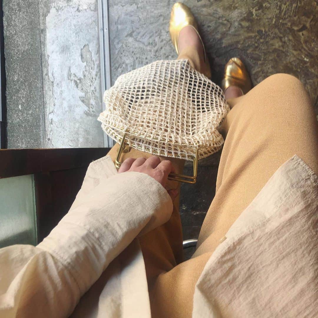 畑田萌のインスタグラム：「やっとキングダムみれる華金 河了貂ベージュ🦉」