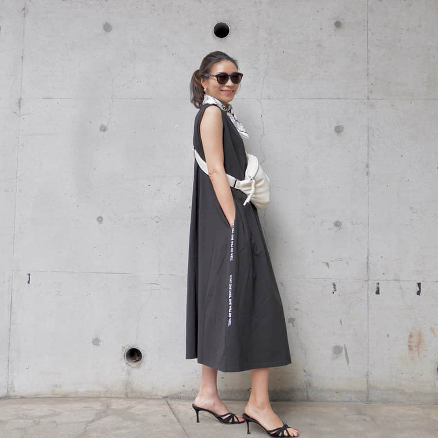 大日方久美子さんのインスタグラム写真 - (大日方久美子Instagram)「・ Outfit ☆ ・ ONE PIECE → @myclo_official  Scarf → #hermes  Shoes → #manoloblahnik  Bag → @cookiechocolate_official ・ ・ WHAT ONE LIKES,  ONE WILL DO WELL.  好きこそ物の上手なれ ・ 久しぶりに一目惚れしたロゴアイテム！ 正にこの精神で生きてきた😂 ・ 嫌なこと続けていたら人生いくら時間があっても足りない！好きなことを突き詰めて生きていきたい🙋🏻‍♀️ ・ 改めてワンピースが教えてくれた気分です😊🙏🏻 ・ 他にも @myclo_official には @junsatoidea ちゃん @nao_nao310 ちゃんが着ていたブラックワンピも要チェック💁🏻‍♀️ ・ ・ ・ 明日は伊勢丹新宿2F @essen_official で13時からスタイリングイベント！ 皆さんのご来店お待ちしてます😊❤️ ・ ・ ・ #kumicloset  #パーソナルスタイリスト」5月17日 21時44分 - kumi511976