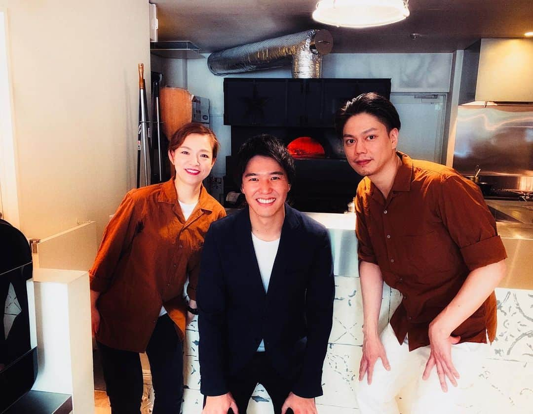 濱田隼さんのインスタグラム写真 - (濱田隼Instagram)「今日の #アップ の中継では 「ミシュランガイド  愛知・岐阜・三重2019特別版」で ビブグルマンの評価を受けた「ピッツァ ゴルジェ」を紹介しました。 . ストイックに、ピッツァの研究を重ねたご主人と、支え続けた奥様は ミシュランに認められた事を心から喜んでいました！ . オシャレな街、藤が丘エリア。 駅の近くです！ 本格的な釜で焼く、モチモチで絶品のピッツァを、ぜひ味わって下さい！！ . #ミシュランガイド #ピッツァ #ゴルジェ #藤が丘 #メーテレ #アナウンサー #濱田隼 #アップ」5月17日 21時44分 - shun_hamada_nbn