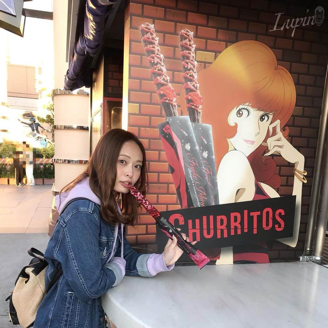 榊本麻衣さんのインスタグラム写真 - (榊本麻衣Instagram)「♡♡ . . この間のユニバ🎢🦖💕 . . 2年半ぶりぐらいに行ったから 久しぶり過ぎて普通にはしゃいでた🤣❤️ . . 凄いすいてる時に行ったから ほぼ並ばずに色んなん乗れた✨ . . 色んなんやってて楽しかった💗 . . #ユニバ #USJ #大阪旅行 #旅muse #旅行 #チュリトス #ルパン三世 #不二子ちゃん #峰不二子 #mai___food」5月17日 21時45分 - maipipii