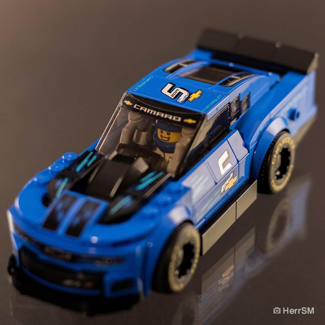 LEGOさんのインスタグラム写真 - (LEGOInstagram)「Reach legendary levels and dare to be bold with the Chevrolet Camaro ZL1 Race Car!  @chevrolet #LEGO #SpeedChampions #Chevrolet #UGC #FanMade #legogram Thanks for the speedtastic images to @herrsm」5月17日 22時00分 - lego