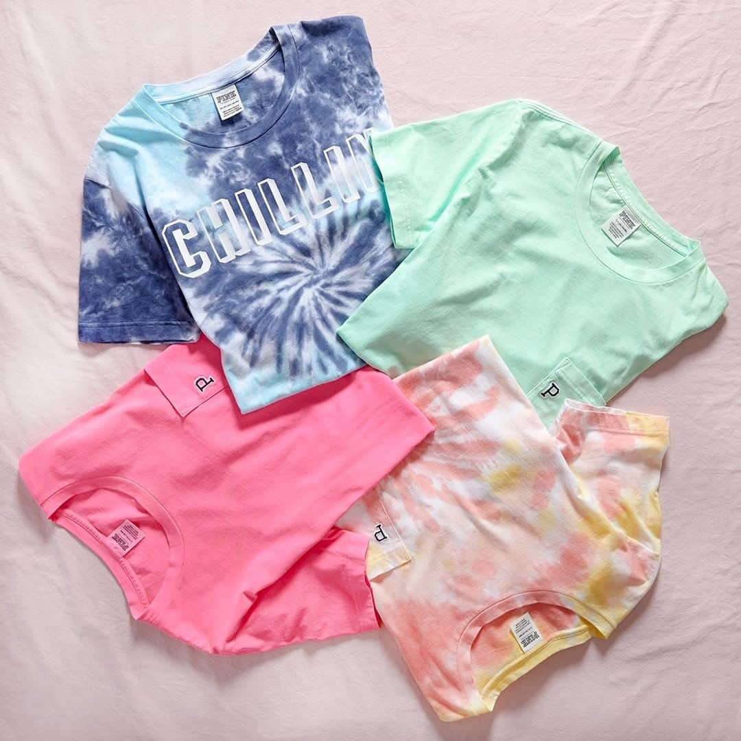 Victoria's Secret PINKさんのインスタグラム写真 - (Victoria's Secret PINKInstagram)「We’re spilling Tees! Score buy one, get one FREE Campus Short Sleeve Tees! In stores + at VSPINK.com, stock up! 👕👕👕」5月17日 22時00分 - vspink