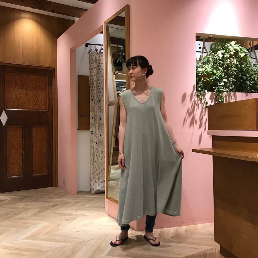 FREAK'S STORE渋谷さんのインスタグラム写真 - (FREAK'S STORE渋谷Instagram)「【 Lady's Styling 】﻿﻿ ﻿﻿ ﻿ ［ item ］﻿﻿ ﻿ BACKRIBBON DRESS no.313-866-0005-0 color:SAGE ￥19,000+tax﻿ /  @r__jubilee ﻿  JEANHISTANDARD no.340-427-0024-0 size:26 ¥23,000+tax /  @apc_paris ﻿ ﻿ model: @__rkm18 (167cm)﻿ ﻿﻿ ﻿ #rjubilee #apc #freaksstore #freaksstore19ss ﻿﻿ #freaksstore_shibuya_ladys」5月17日 22時03分 - freaksstore_shibuya