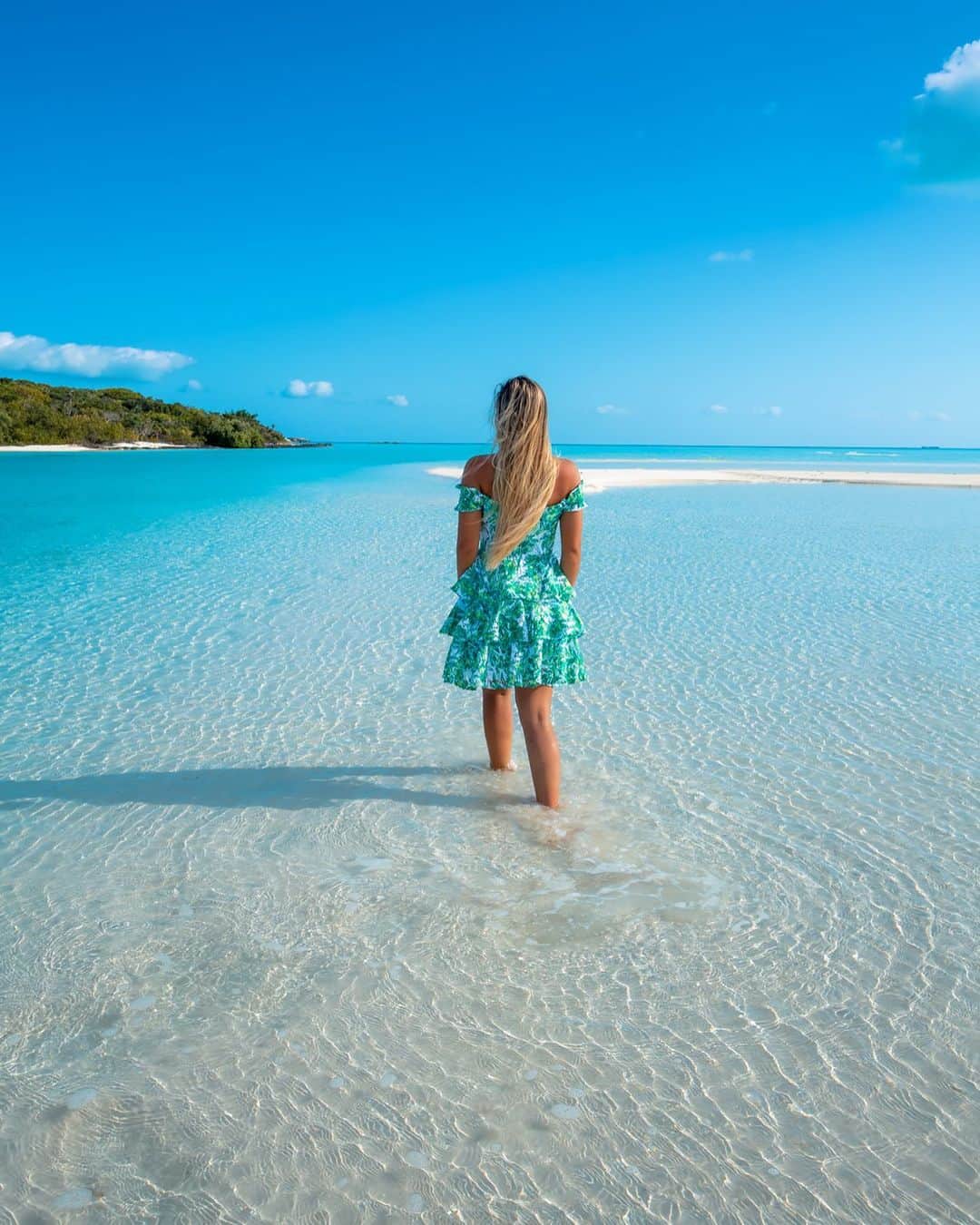 サシャ・カリスのインスタグラム：「Follow me into the deep... 💦」