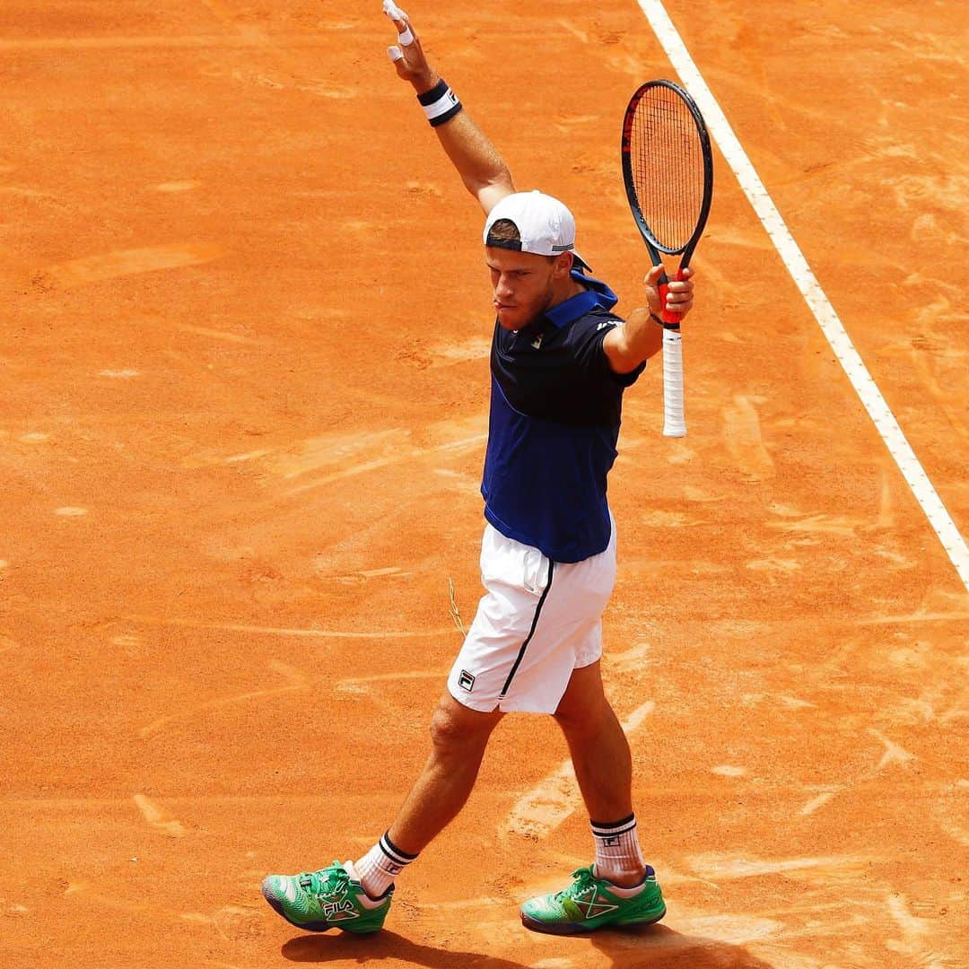 ATP World Tourさんのインスタグラム写真 - (ATP World TourInstagram)「Raise your arms if you’ve just reached your first #ATPMasters1000 semi-final 😅  @dieschwartzman defeats @keinishikori 6-4 6-2 at the @internazionalibnlditalia 👊」5月17日 22時06分 - atptour