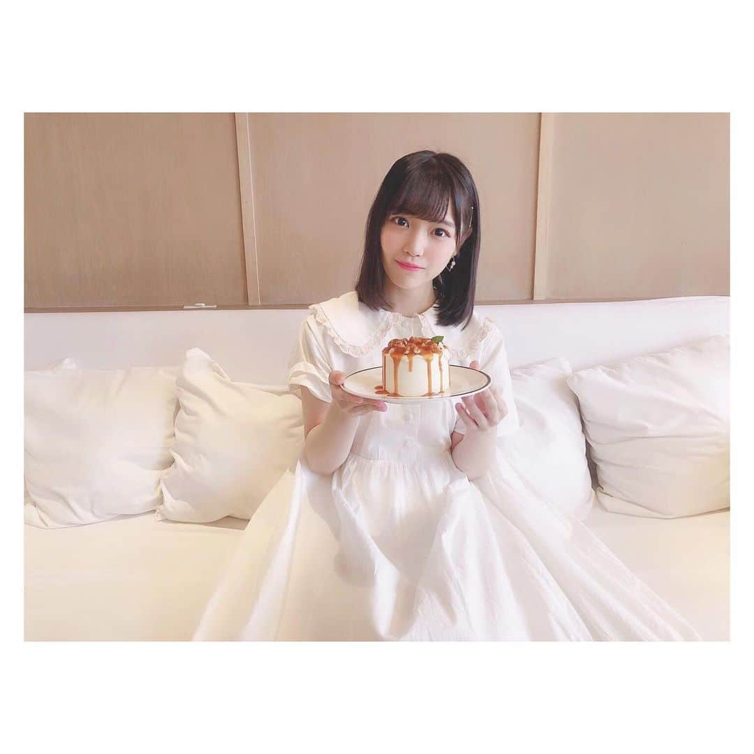 岩田陽菜さんのインスタグラム写真 - (岩田陽菜Instagram)「皆さん今日もお疲れ様です☺️🍀💕﻿ ﻿ #シフォンケーキ が美味しかった #カフェ #キャラントセット です〜😚💓﻿ ﻿ ﻿ ﻿ #広島カフェ #cafe #ケーキ #キャラメル #ナッツ#instacafe #白 #ワンピース #merryjenny」5月17日 22時08分 - hina_naso_stu48