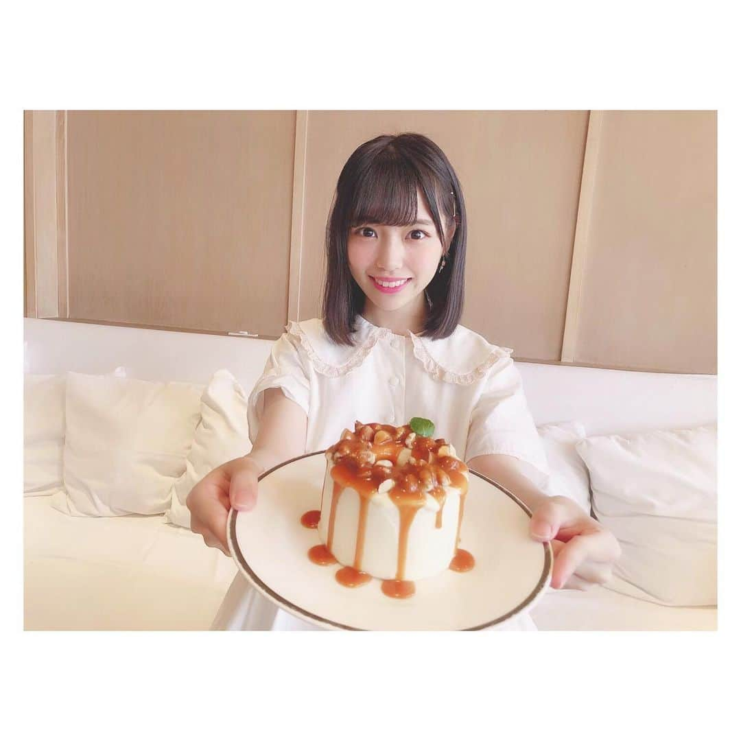 岩田陽菜さんのインスタグラム写真 - (岩田陽菜Instagram)「皆さん今日もお疲れ様です☺️🍀💕﻿ ﻿ #シフォンケーキ が美味しかった #カフェ #キャラントセット です〜😚💓﻿ ﻿ ﻿ ﻿ #広島カフェ #cafe #ケーキ #キャラメル #ナッツ#instacafe #白 #ワンピース #merryjenny」5月17日 22時08分 - hina_naso_stu48