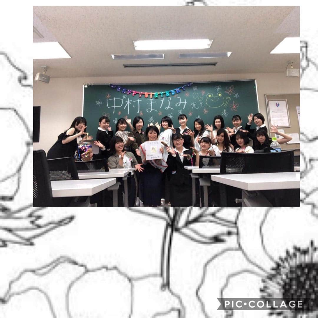 大阪ブライダル専門学校公式ページさんのインスタグラム写真 - (大阪ブライダル専門学校公式ページInstagram)「〜happy birthday〜 今日はVクラス担任の中村先生のお誕生日でした( ^ω^ ) クラスのみんなでサプライズでお祝いしました〜😘💗 突然のサプライズに中村先生も大喜びでした😆💗💗💗 #サプライズ #大阪ブライダル専門学校 #バースデー #ウエディングプランナー #ドレスコーディネーター」5月17日 22時17分 - osakabridal