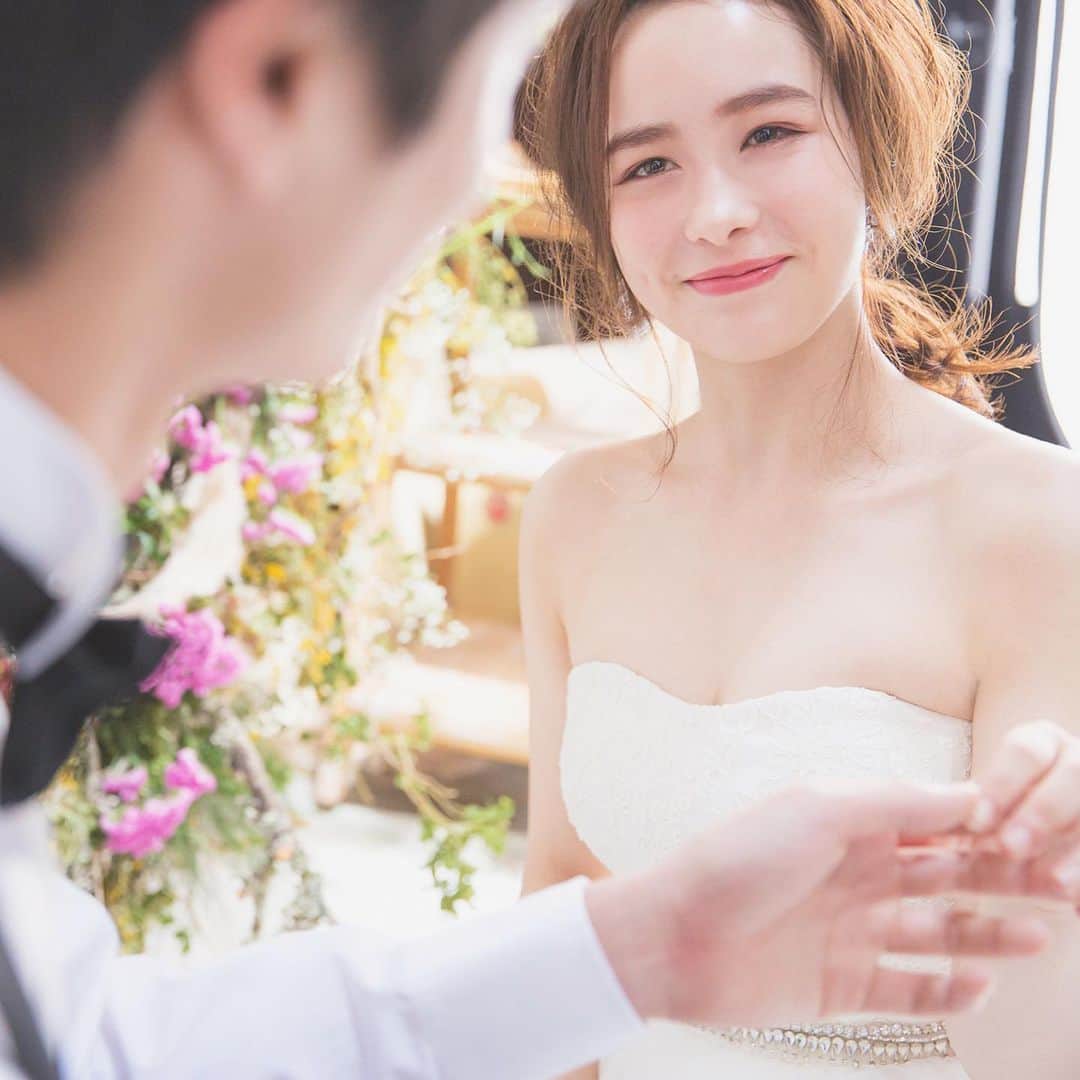 CLAIREのインスタグラム：「新郎様だけに見せてくれる、とっておきの笑顔を✨ ・ @clairebridalstudio」
