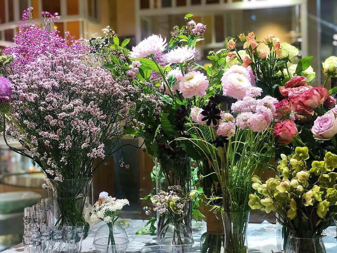 ISETAN PARK netさんのインスタグラム写真 - (ISETAN PARK netInstagram)「TOKYO解放区がお花でいっぱいに！﻿ ﻿ 会期中はTOKYOで大人気のフラワーショップが日替わりで出店するほか、陶器でできた花モチーフのアクセサリーやドライフラワーなどのインテリア雑貨、花柄のファッションアイテムがたくさん集まります。﻿ ﻿ ＜花のある暮らし＞﻿ 2019.5.15 wed - 5.28 tue﻿ 本館２階＝センターパーク/ TOKYO解放区﻿ ﻿ @isetan_tokyo_kaihoku #flower #flowershop #fashion #accessories #accessory #isetan #shinjuku﻿ #花のある暮らし #花 #お花 #アクセサリー #ドライフラワー #インテリア雑貨 #花柄ファッション #tokyo解放区 #ポップアップ #先行発売 #新宿 #伊勢丹 #新宿伊勢丹 #伊勢丹新宿店」5月17日 22時31分 - isetan_shinjuku