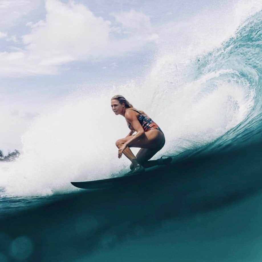 ローラ・エンバーさんのインスタグラム写真 - (ローラ・エンバーInstagram)「Sunburn city - Out in the islands w @billabongwomens @perfectwavetravel @mattydunbar」5月17日 22時31分 - lauraenever