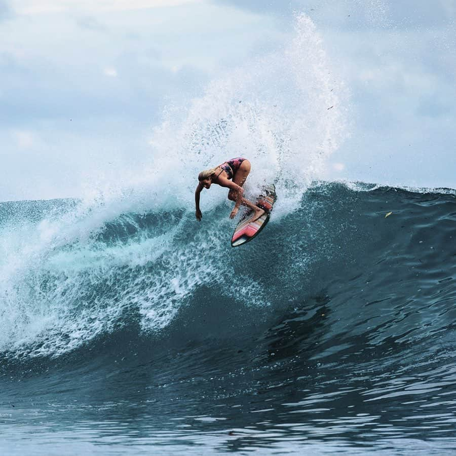 ローラ・エンバーさんのインスタグラム写真 - (ローラ・エンバーInstagram)「Sunburn city - Out in the islands w @billabongwomens @perfectwavetravel @mattydunbar」5月17日 22時31分 - lauraenever